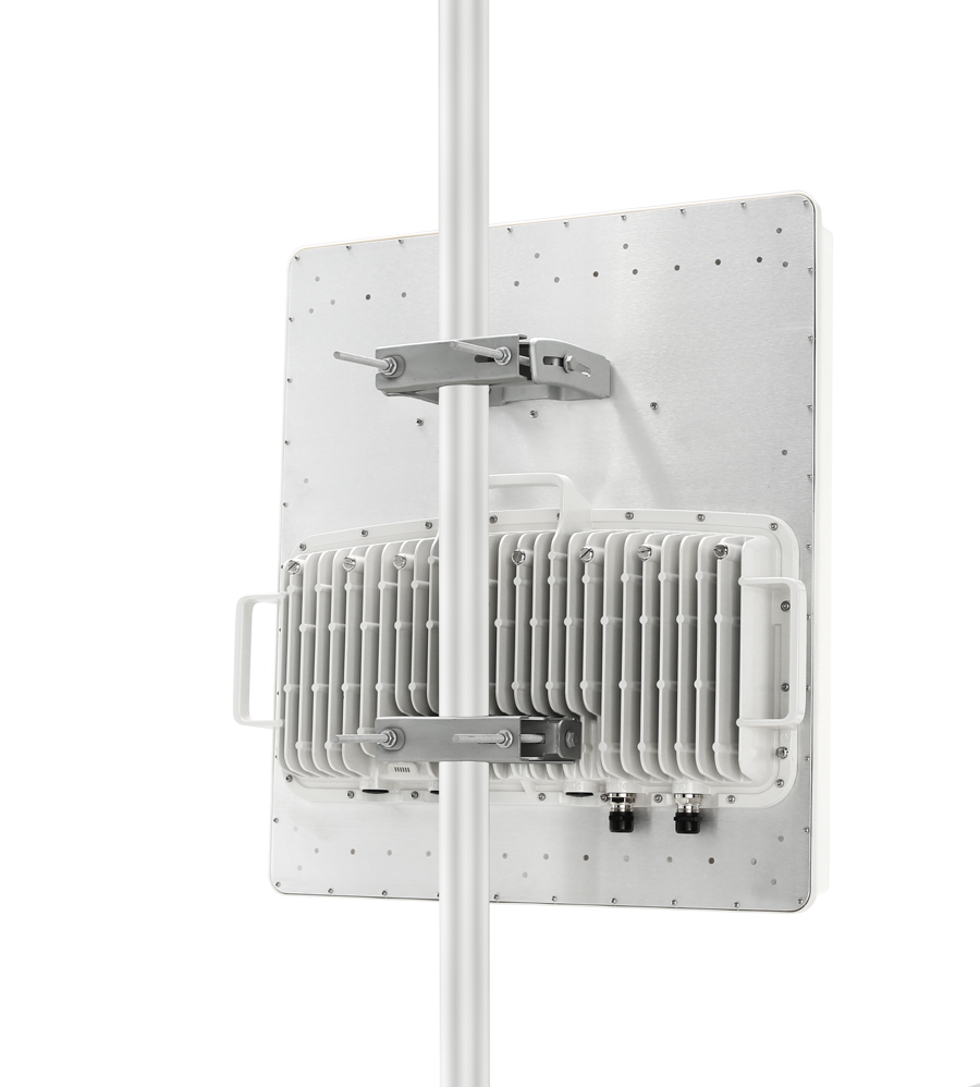 5 GHz PMP 450m Fixed Wireless Access Point with cnMedusa™ Technology