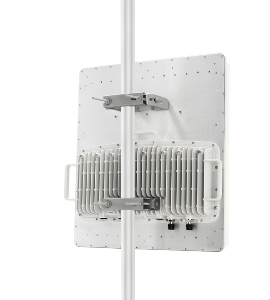 5 GHz PMP 450m Fixed Wireless Access Point with cnMedusa™ Technology